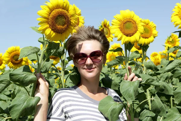 Ayçiçeği kadınla