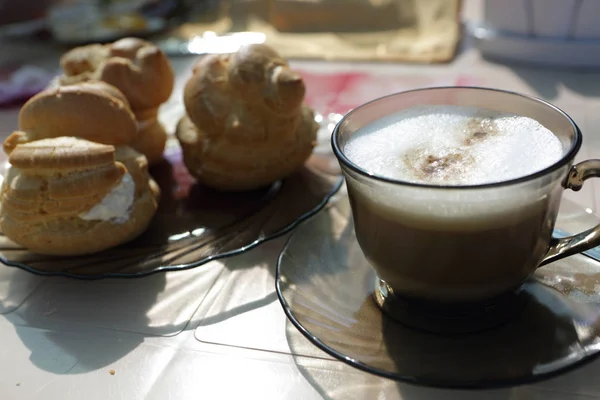 Fincan kahve ve eklerleri