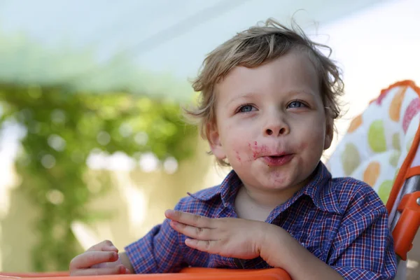 Happy child in highchair — Stock Photo, Image