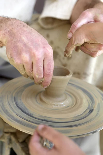 Potter with child making pottery — Stock Photo, Image