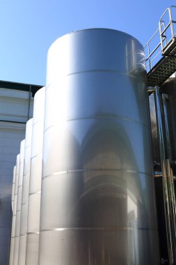 Çelik sarnıçlar, Şaraphane