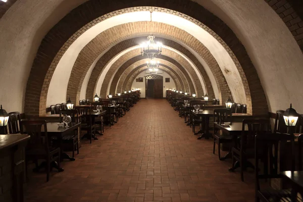 Restaurante em calabouço — Fotografia de Stock