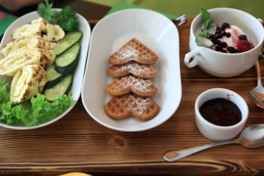 Kahvaltı yemekleri ile plaka