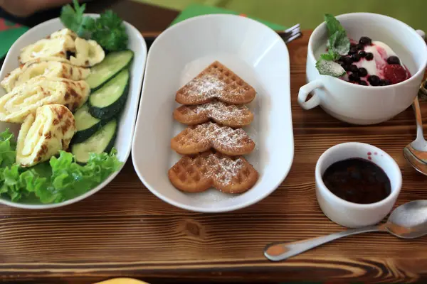 Kahvaltı yemekleri ile plaka