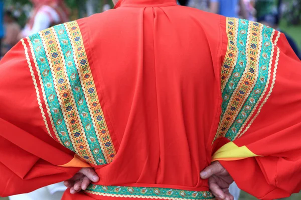 Homem de roupas nacionais russas — Fotografia de Stock