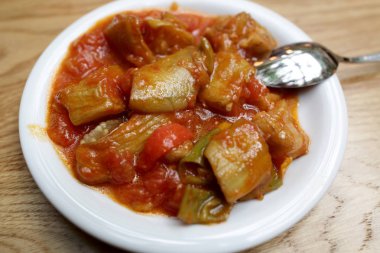 Zeytin yağı ile marine edilmiş patlıcan