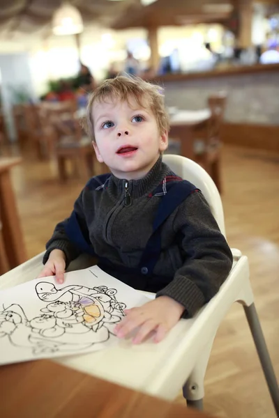 Child drawing at highchair — Stock Photo, Image