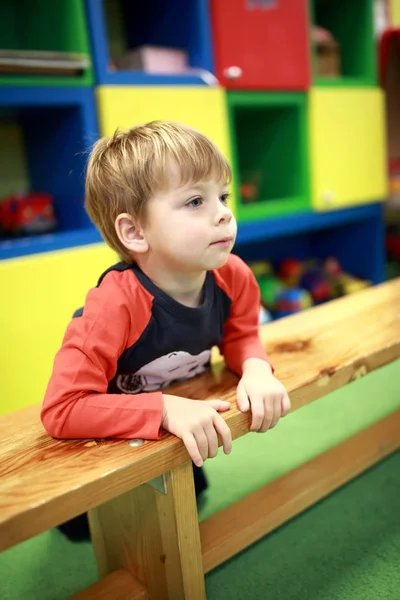 Kid in game room — Stock Photo, Image