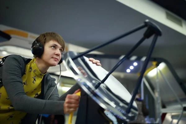 Woman tunning antenna radar — Stock Photo, Image