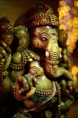 Hint fili heykele görünümünü