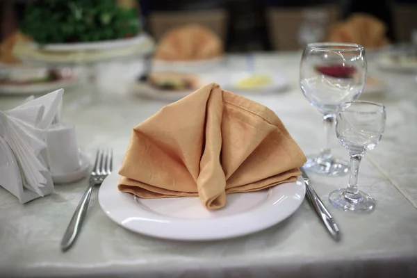 Napkin on plate — Stock Photo, Image