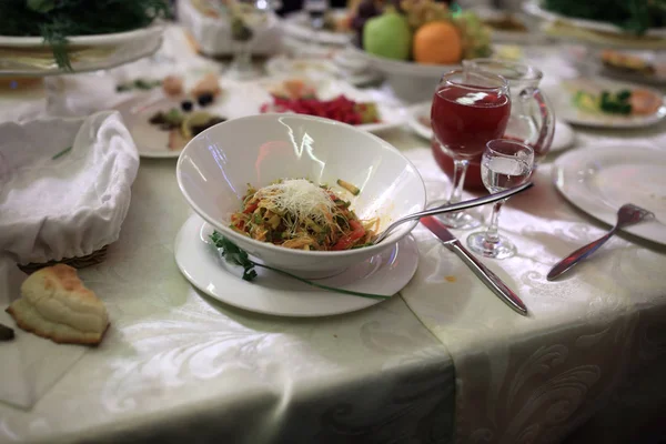 Mesa con comida — Foto de Stock