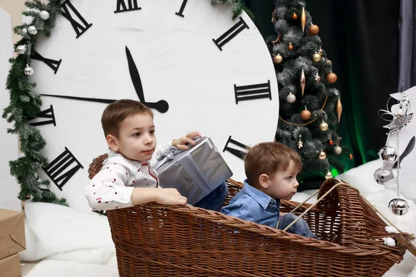 Children in wooden coach — Stock Photo, Image