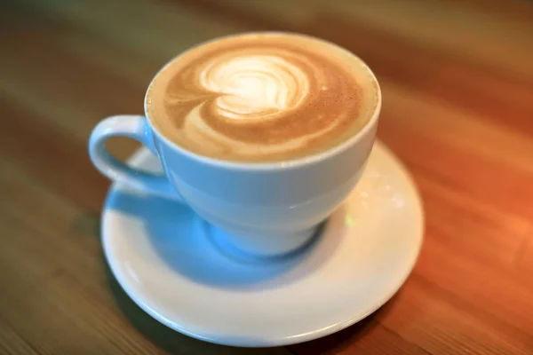 Taça branca de cappuccino — Fotografia de Stock