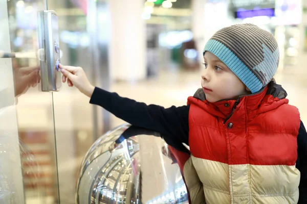 Child calling elevator — Stok fotoğraf