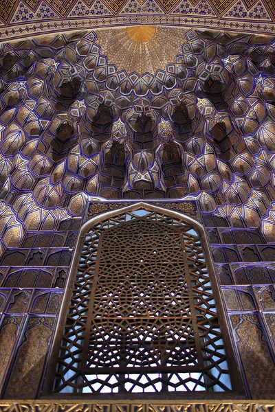 Zicht op Guri Amir mausoleum venster — Stockfoto