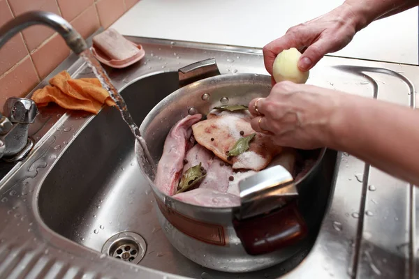 Cooking of homemade meat aspic