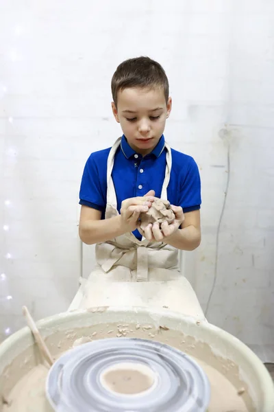 Child at pottery wheel — Stock Photo, Image