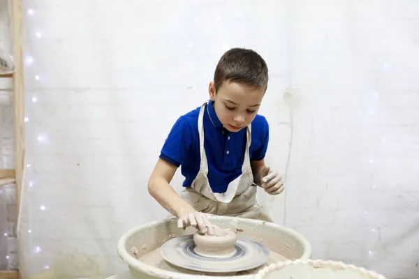 Kid working at pottery wheel — Stock Photo, Image