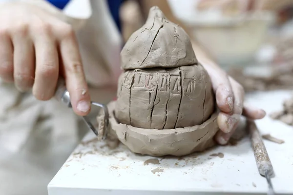 Person sculpts clay pumpkin — Stock Photo, Image