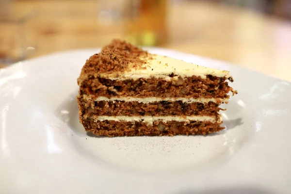 Pedaço de bolo de cenoura. — Fotografia de Stock