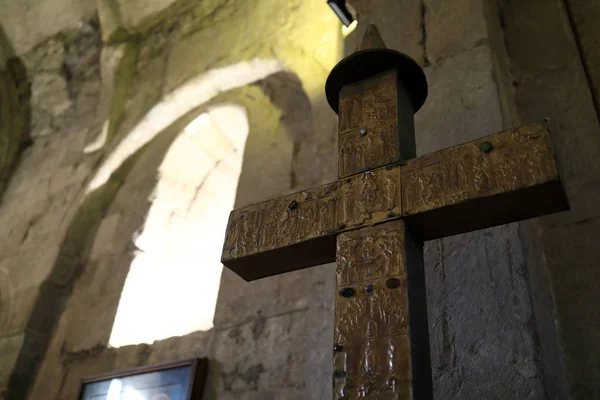 Szczegóły drewnianego krzyża w kościele — Zdjęcie stockowe