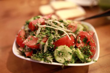 Tabakta sebze salatası