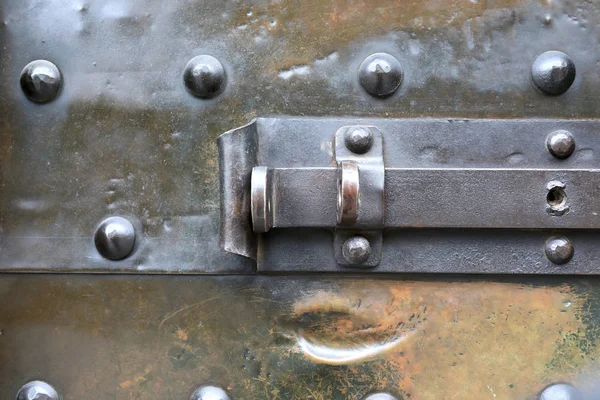Железный дверной болт — стоковое фото