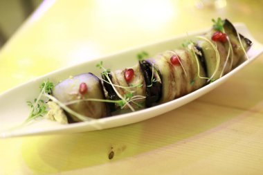 Fırında patlıcan böreği