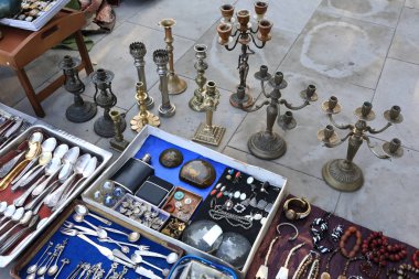 Bit pazarında ikinci el vintage eşyalar