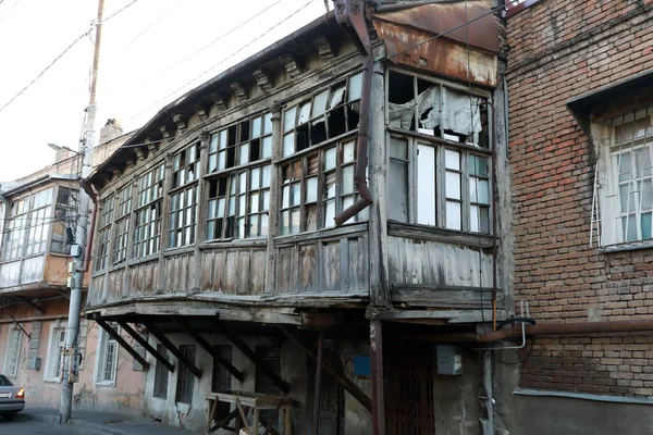 Starý dřevěný balkon — Stock fotografie