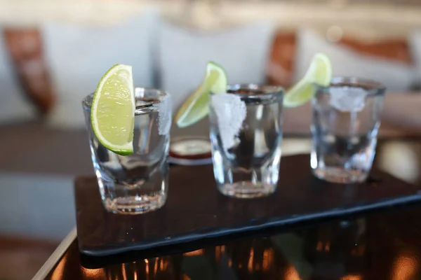 Vasos Tequila Con Lima Sal Restaurante —  Fotos de Stock