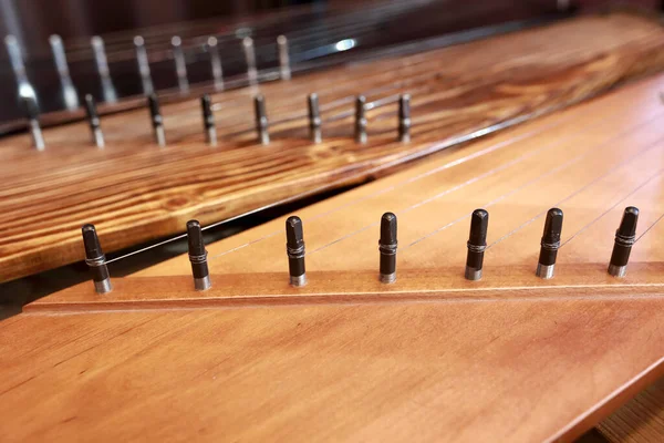 Details Alter Russischer Harfeninstrumente Auf Dem Tisch — Stockfoto