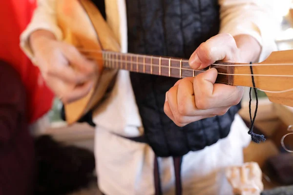 Mann Spielt Balalaika Auf Der Kirmes Russland — Stockfoto