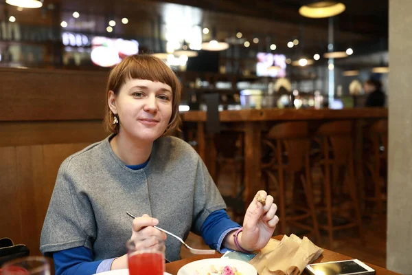 Portrait Woman Has Lunch Restaurant — Stock Photo, Image