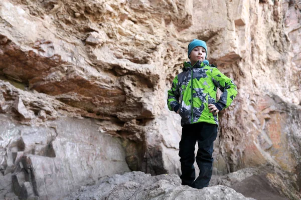 Niño Desfiladero Del Río Alikonovka Kislovodsk Rusia — Foto de Stock