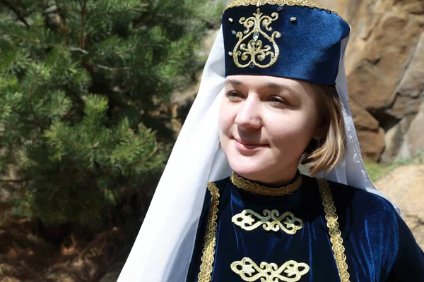 Portret Van Een Vrouw Karachai Kleding Kislovodsk Rusland — Stockfoto