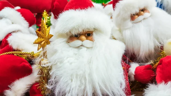 Papai Noel brinquedo no supermercado . — Fotografia de Stock