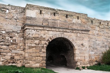 Ortaçağ kale kalıntıları.
