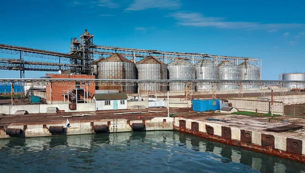 Öl- und Gasverarbeitungsanlage. Rohstoffindustrie — Stockfoto