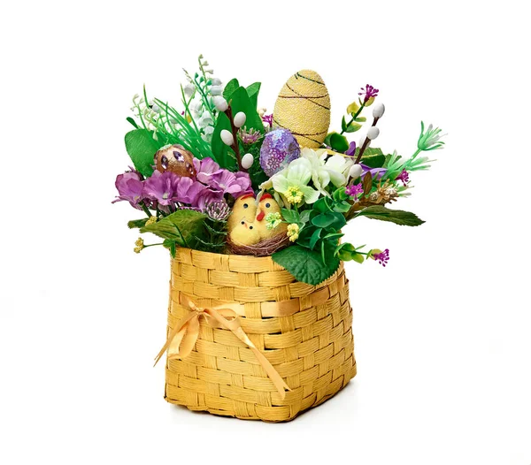 Osterkorb Aus Einem Blumengesteck Auf Weißem Hintergrund — Stockfoto