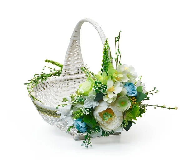 Panier Fête Avec Arrangement Fleurs Sur Fond Blanc — Photo