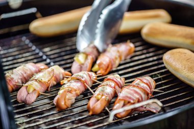 sıcak ızgara sosis