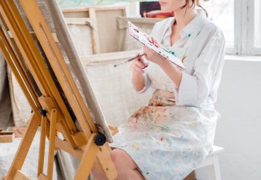 onun Studio kadın ressam 