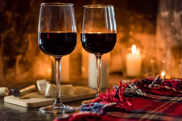 Skład wina i ogień romantyczny — Zdjęcie stockowe