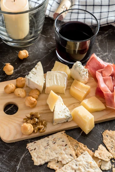 Zusammensetzung von Wein und Käse — Stockfoto