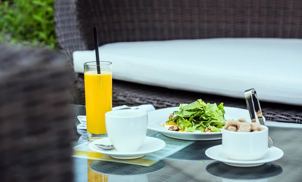 Sabroso desayuno en la terraza — Foto de Stock