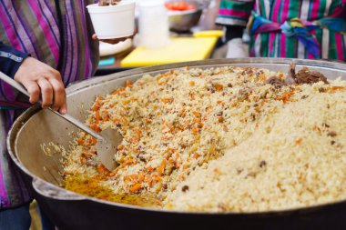 Özbek pilavı yemek