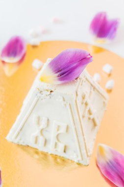 Paskalya tatlı süzme peynir