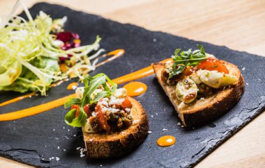 lezzetli crostini hizmet 